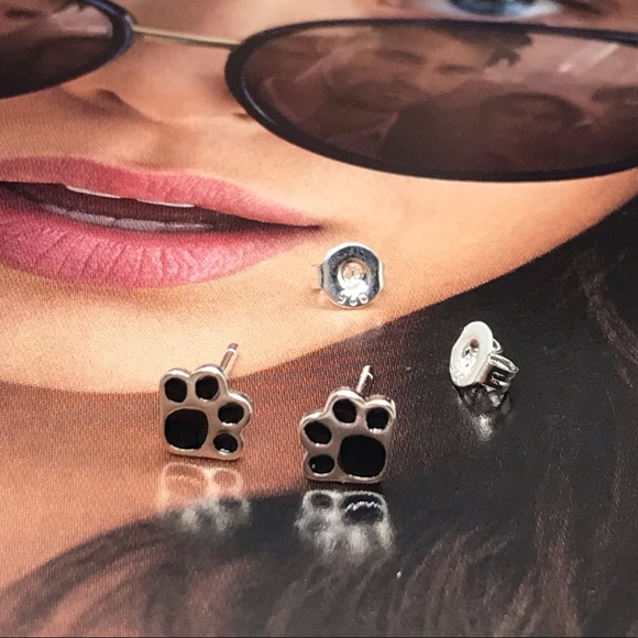 🌟 Sterling Silver 925 Paw 🐾 Stud Earrings - Picture 2 of 5